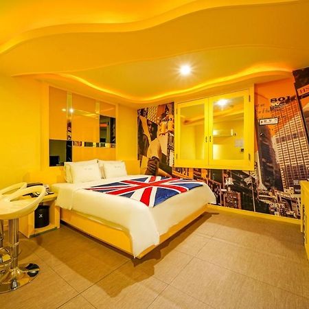 W Boutique Hotel Gimhae Екстериор снимка